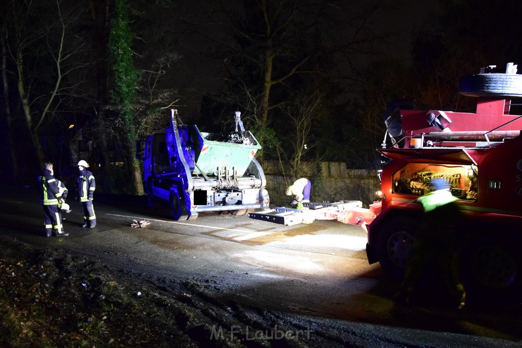 Container LKW umgestuerzt Koeln Brueck Bruecker- Dellbruecker Mauspfad P591.JPG - Miklos Laubert